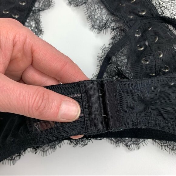 VICTORIA'S Secret Very Sexy Black Lace Bralette - Picture 8 of 8